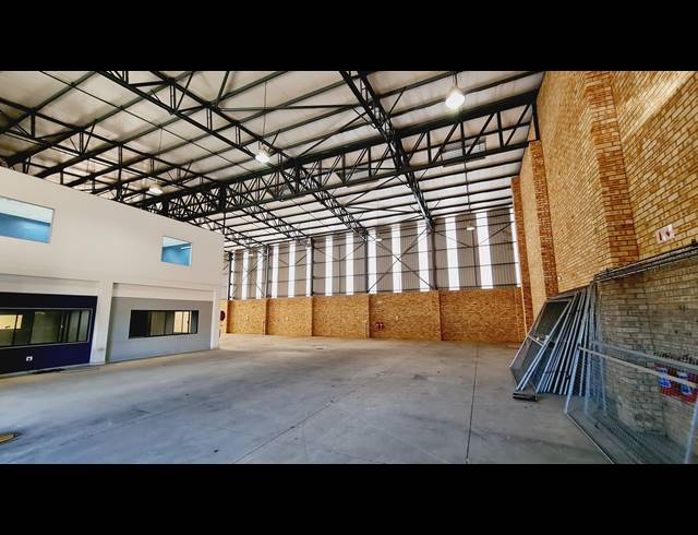 1,485M² WAREHOUSE FOR SALE IN NORTH RIDING